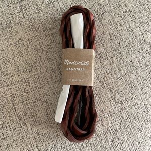 Madewell Shoulder Bag Strap: Braided Leather Edition

Color: English Saddle